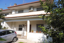 C/11 – Anzio Lavinio Via D’Azeglio € 145.000, C/11 – Anzio Lavinio Via D’Azeglio € 145.000,