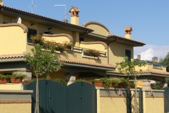 C/10 – Anzio Lavinio Via Gozzi Villino € 170.000,00 C/10 – Anzio Lavinio Via Gozzi Villino € 170.000,00