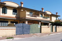 C/10 – Anzio Lavinio Via Gozzi Villino € 175.000,00 C/10 – Anzio Lavinio Via Gozzi Villino € 175.000,00