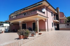 E10 – Lavinio affittasi mesi estivi E10 – Lavinio affittasi mesi estivi